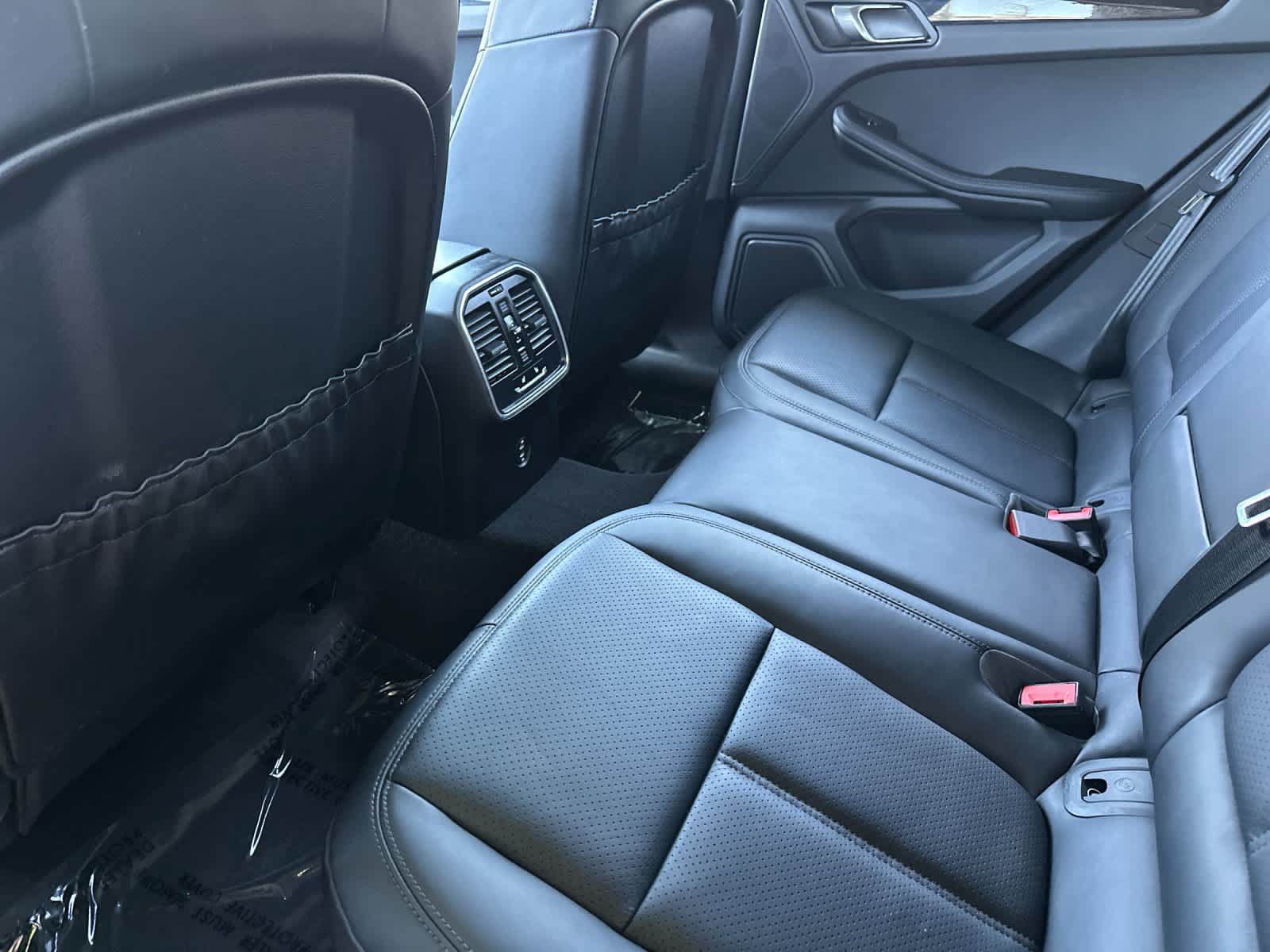 Certified 2025 Porsche Macan AWD/4WD image 13