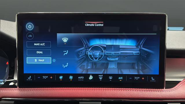 Used 2025 Lincoln Corsair Grand Touring w/ Equipment Group 301A AWD/4WD image 18