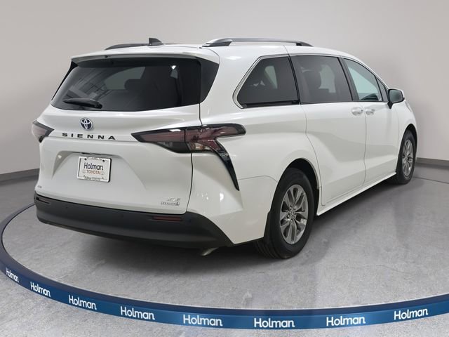 Certified 2023 Toyota Sienna XLE AWD/4WD image 5