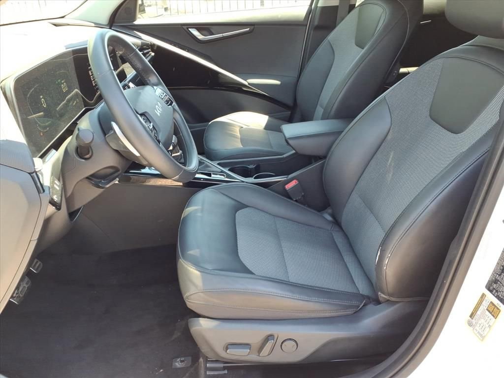 Used 2023 Kia Niro EX Touring image 13