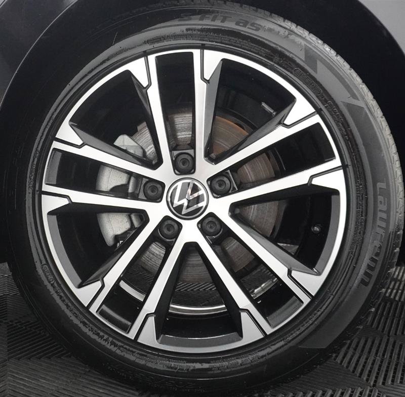 Used 2024 Volkswagen Jetta Sport FWD image 3