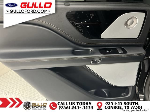 Used 2025 Lincoln Aviator Black Label AWD/4WD image 16