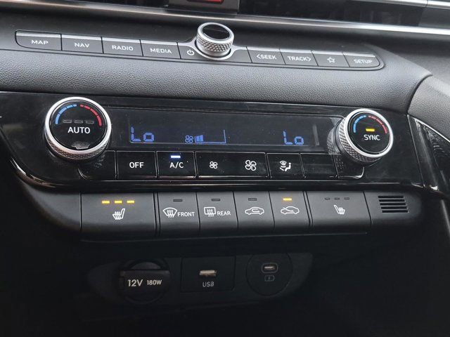 Used 2025 Hyundai Elantra SEL image 28