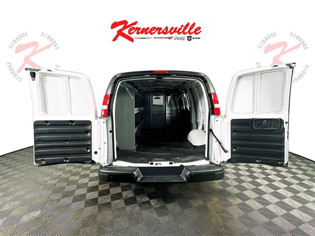 Used 2024 Chevrolet Express 2500 image 27