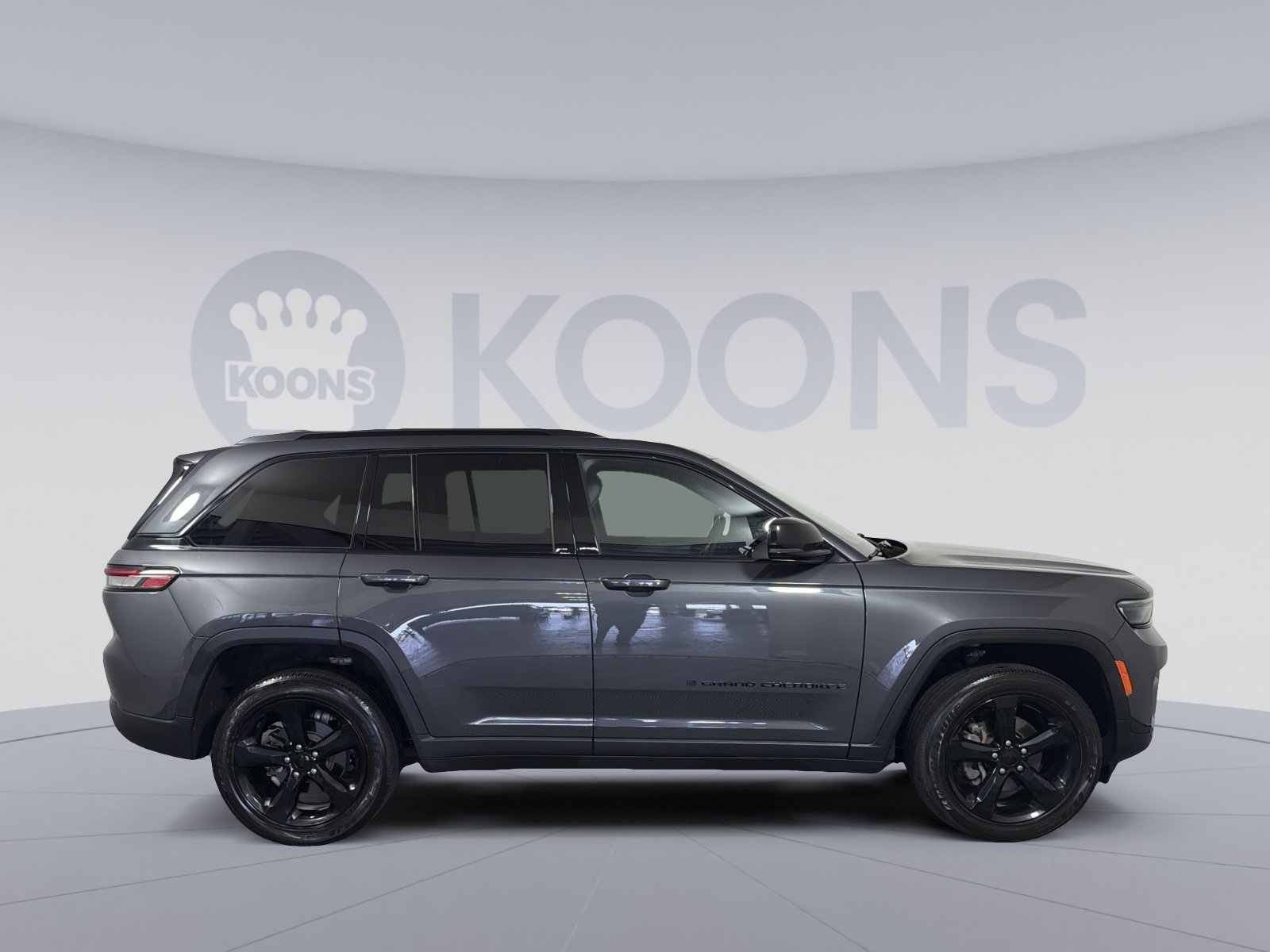 Used 2023 Jeep Grand Cherokee Altitude AWD/4WD image 8