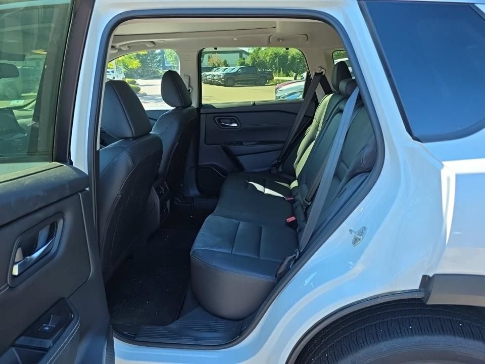 Used 2025 Nissan Rogue SL w/ Tech Package AWD/4WD image 18