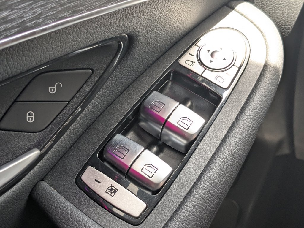 Used 2022 Mercedes-Benz GLC 300 4MATIC w/ Premium Package Lite image 11