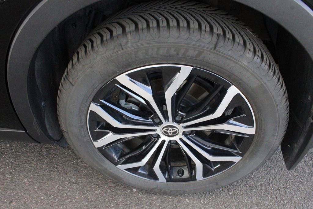 Certified 2023 Toyota Crown XLE image 61