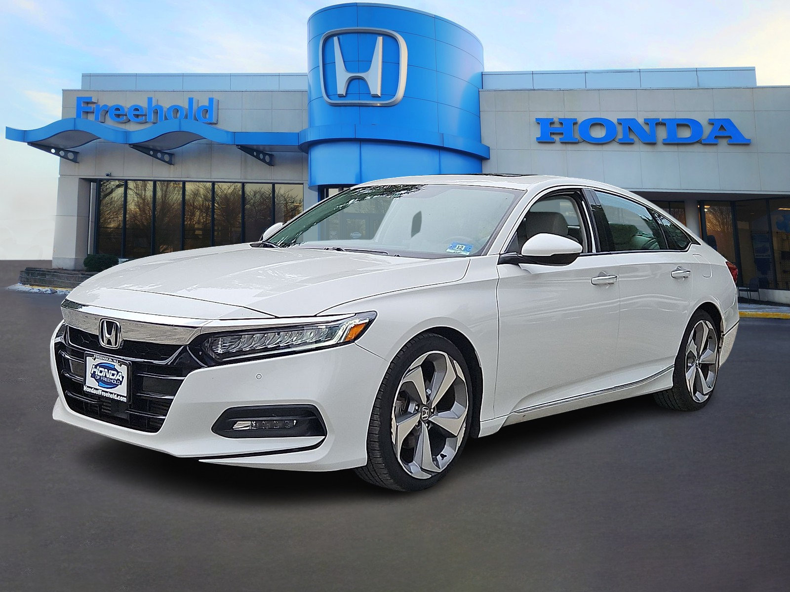 Used 2018 Honda Accord Touring image 3