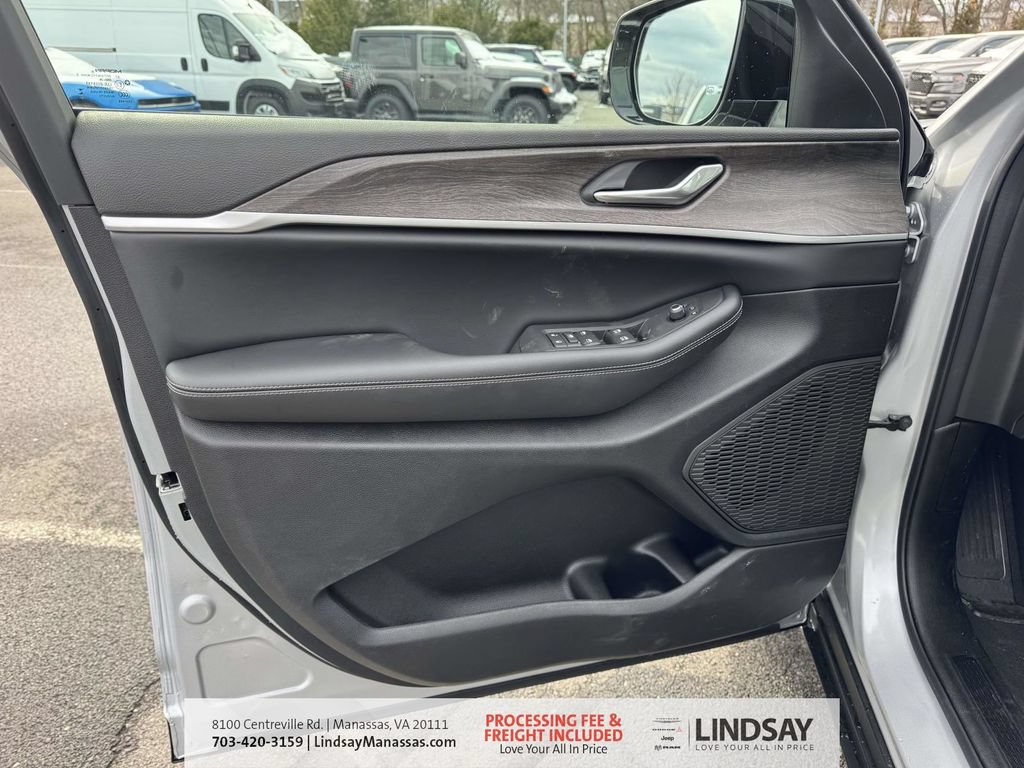 New 2026 Jeep Grand Cherokee Altitude AWD/4WD image 15