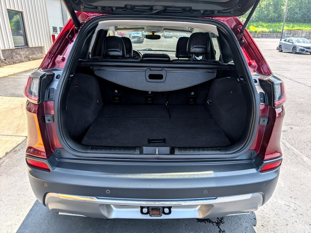 Used 2019 Jeep Cherokee Limited w/ Luxury Group image 13