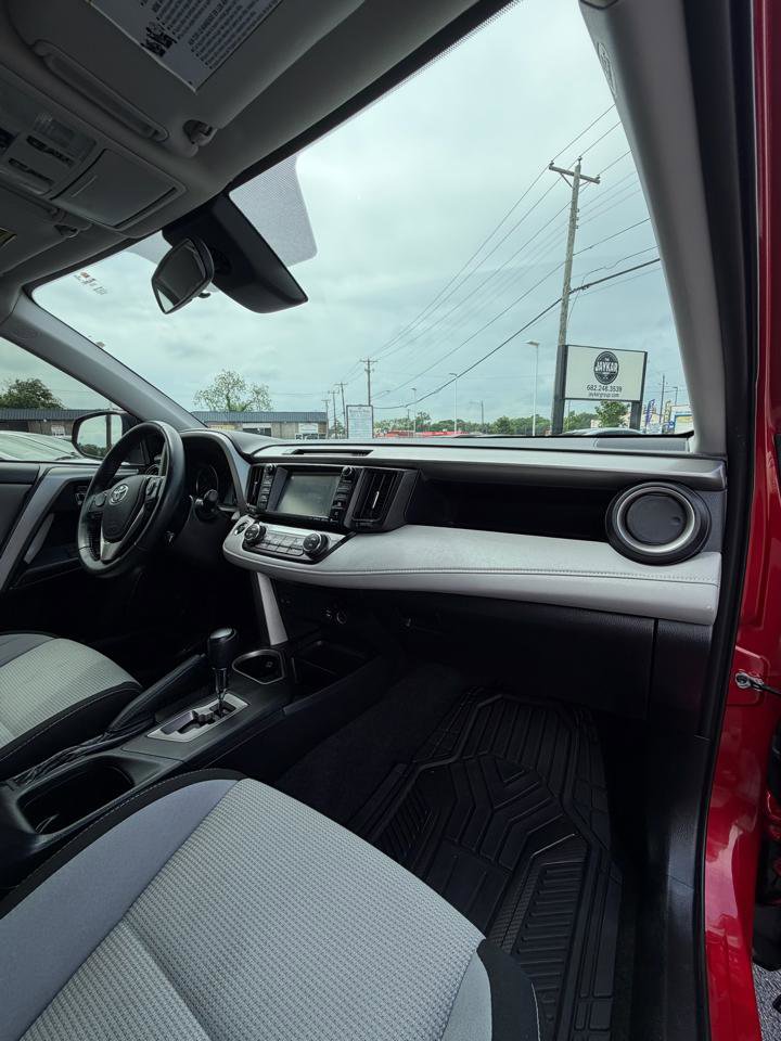 Used 2017 Toyota RAV4 XLE FWD image 18