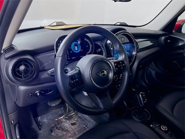 Used 2022 MINI Cooper 4-Door Hardtop image 11