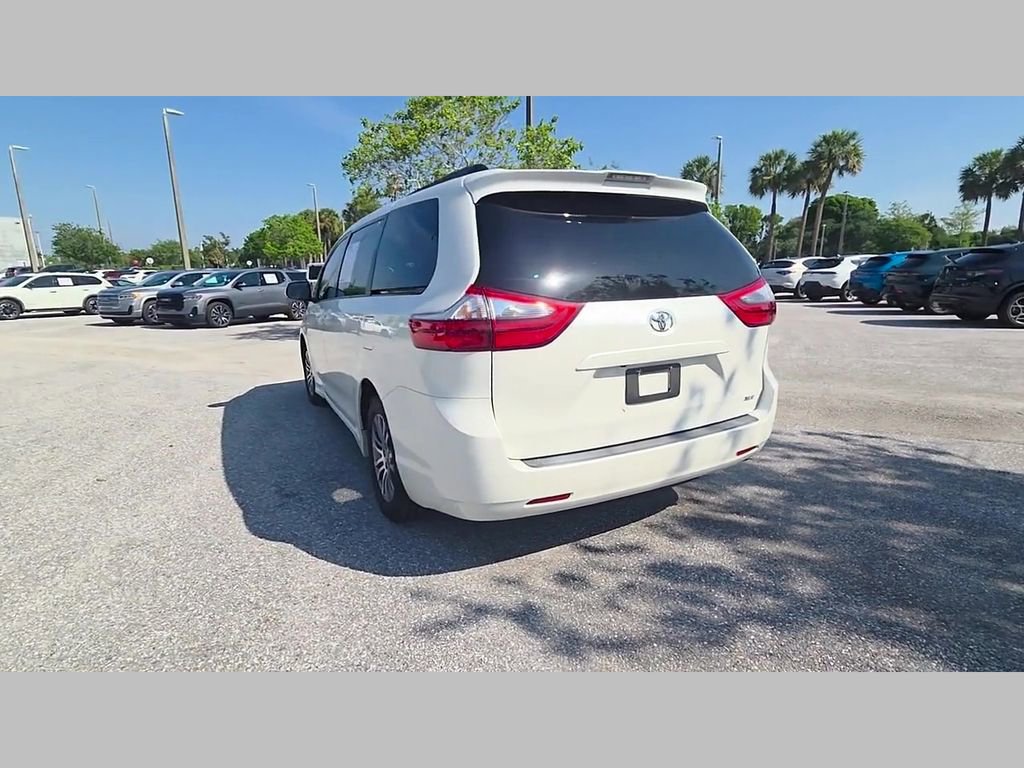 Used 2020 Toyota Sienna XLE FWD image 11