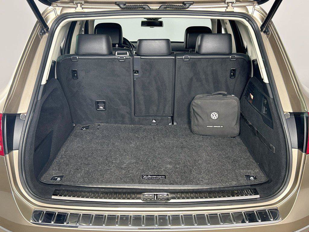 Used 2016 Volkswagen Touareg TDI AWD/4WD image 27