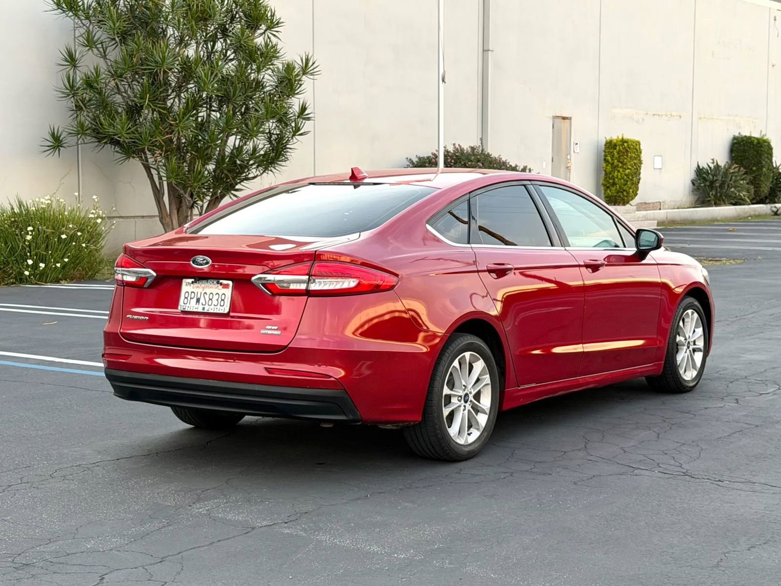Used 2020 Ford Fusion SE image 4