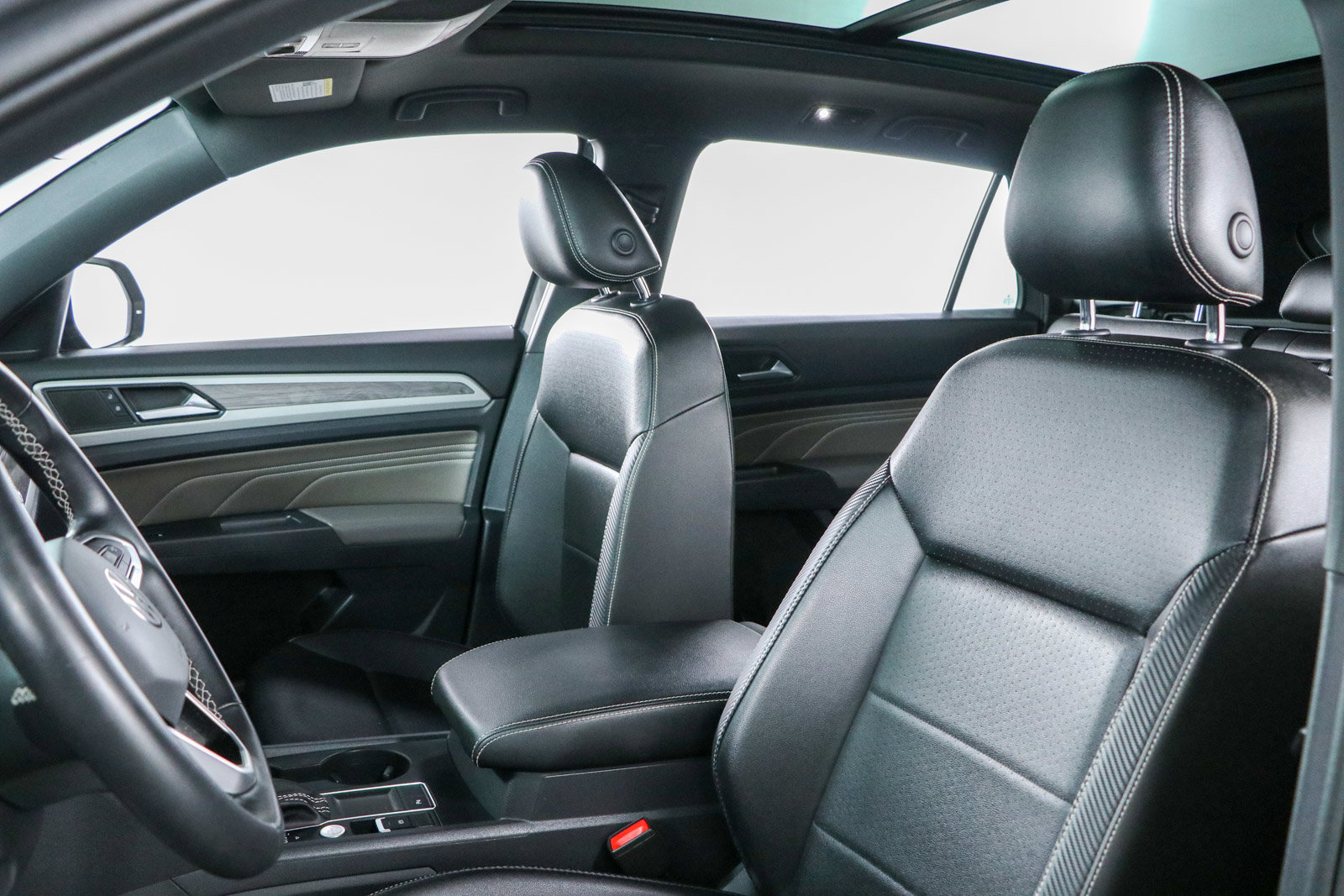 Used 2021 Volkswagen Atlas Cross Sport SE w/ Panoramic Sunroof Package FWD image 25