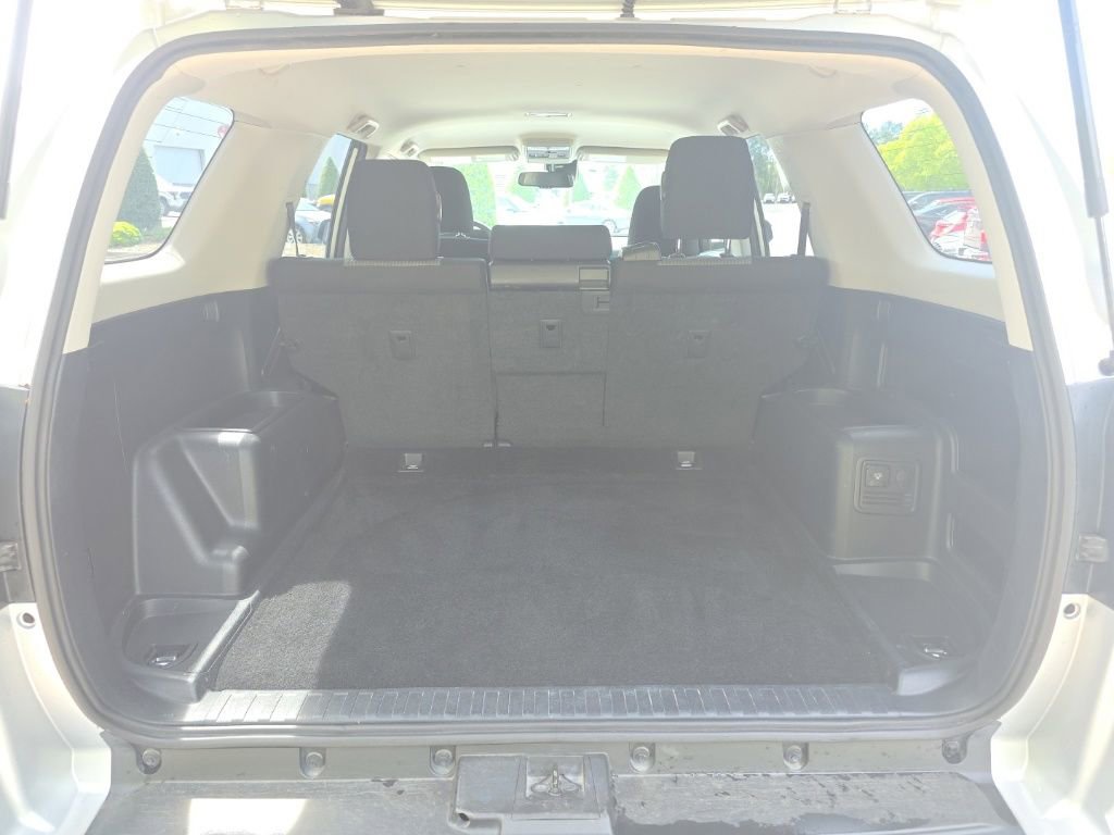 Used 2024 Toyota 4Runner SR5 AWD/4WD image 33