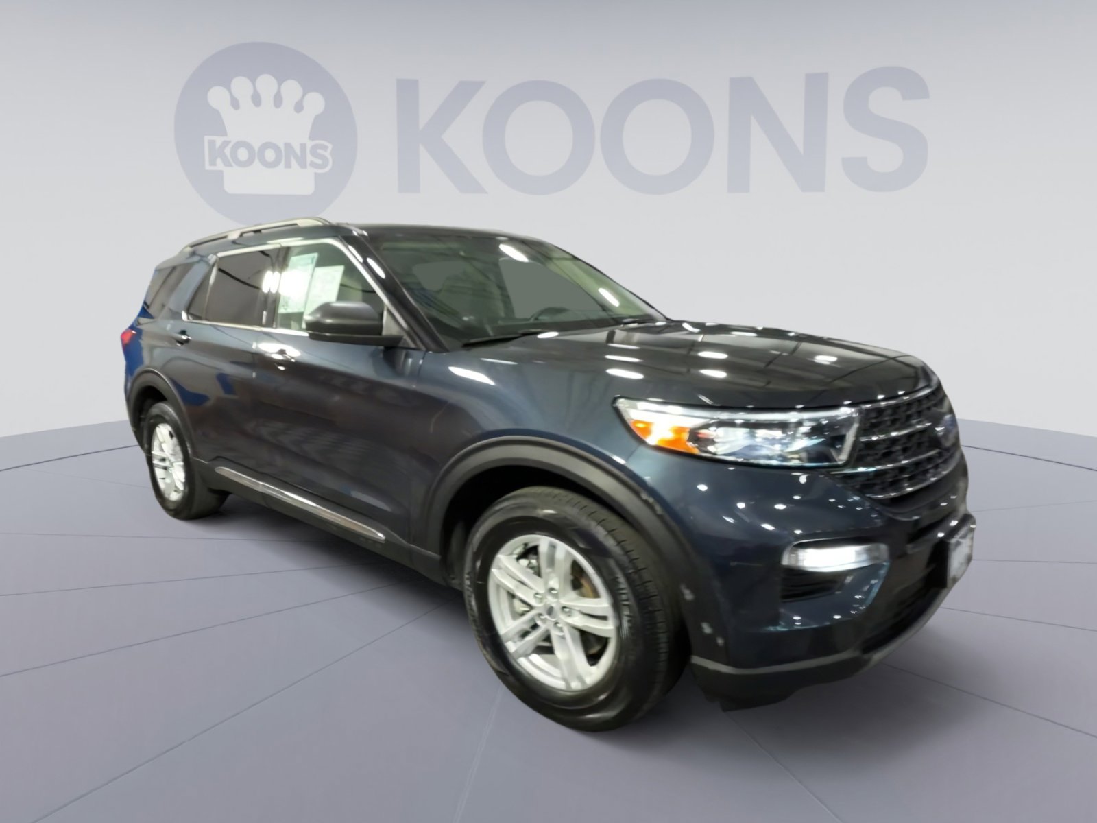 Used 2022 Ford Explorer XLT w/ Equipment Group 202A image 2