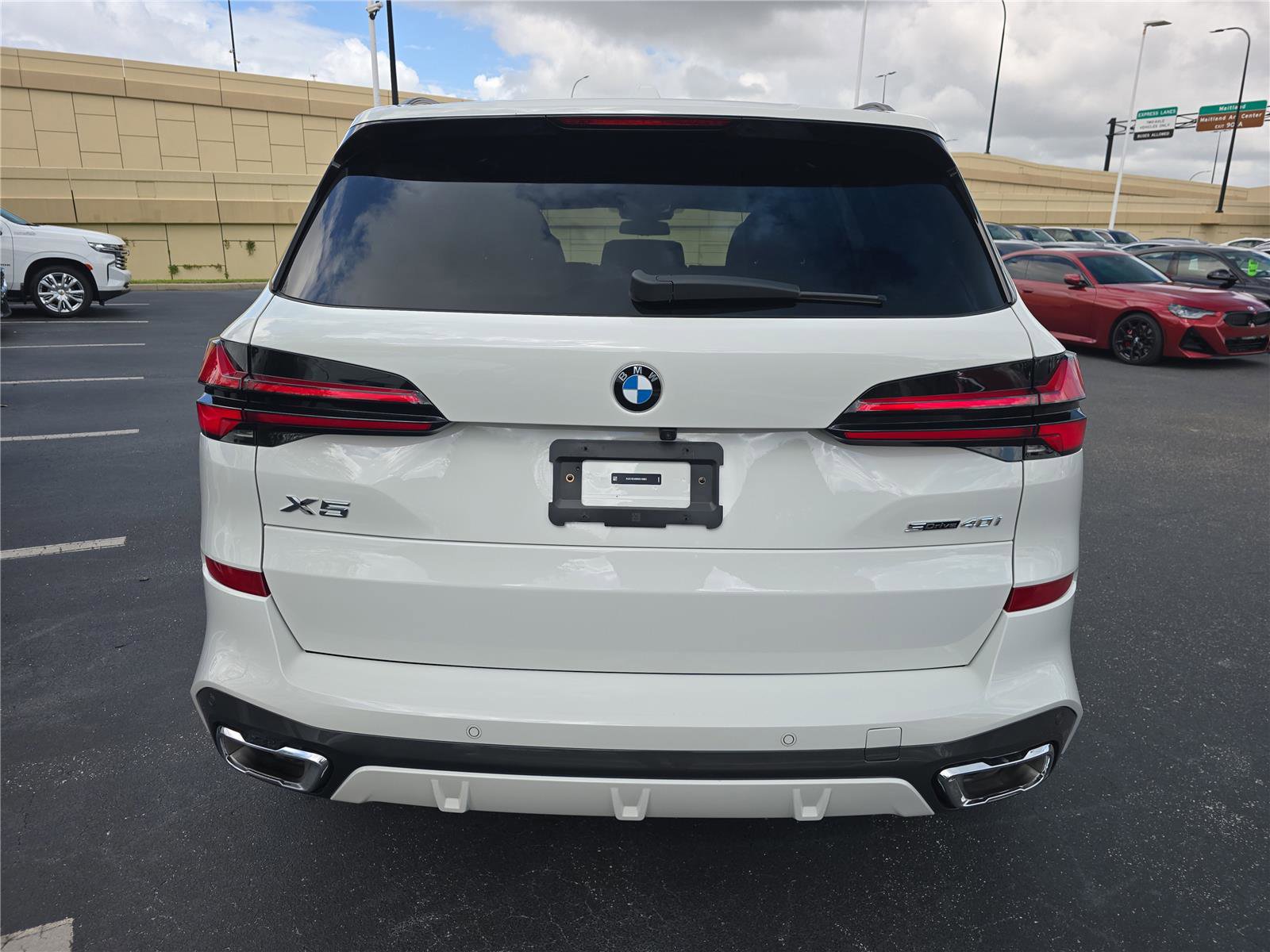 Used 2024 BMW X5 sDrive40i w/ M Sport Package image 4