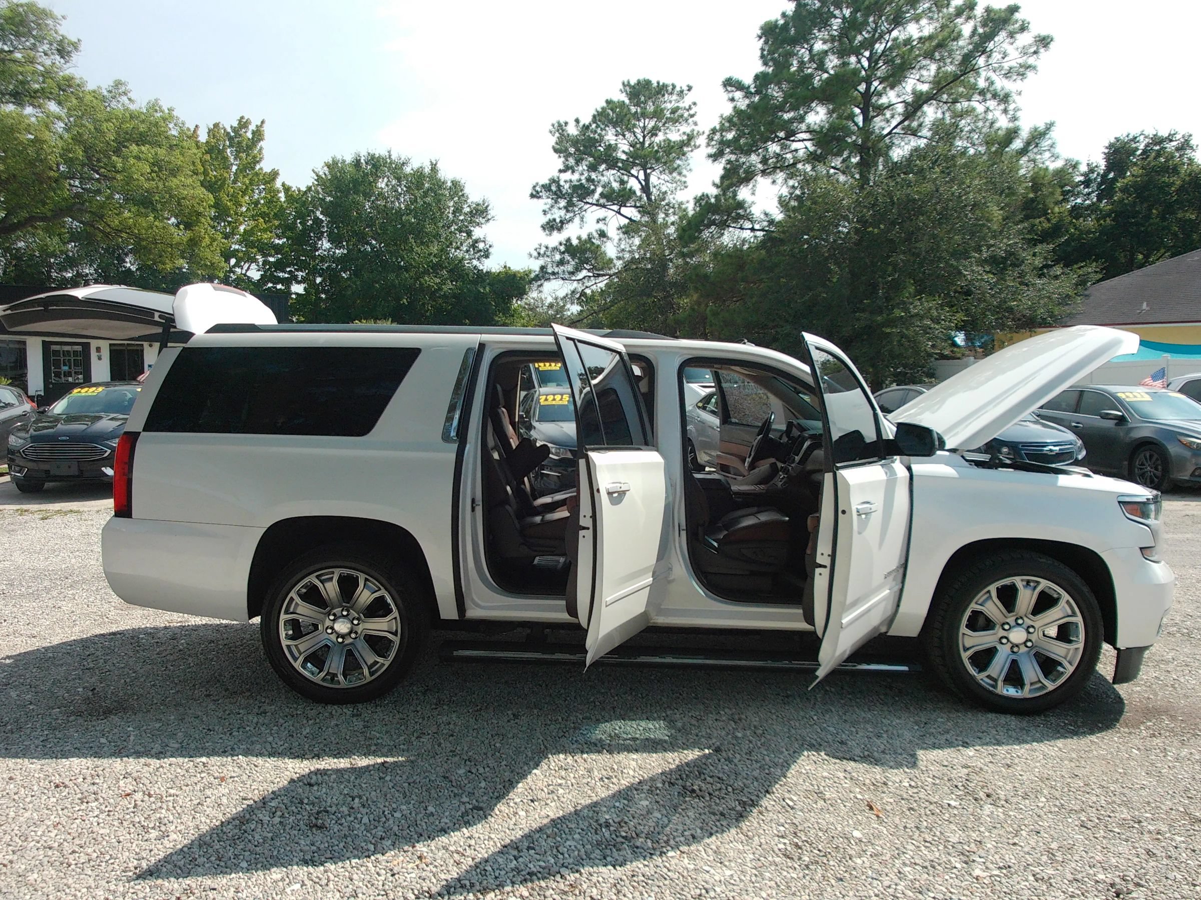Used 2017 Chevrolet Suburban Premier RWD image 38