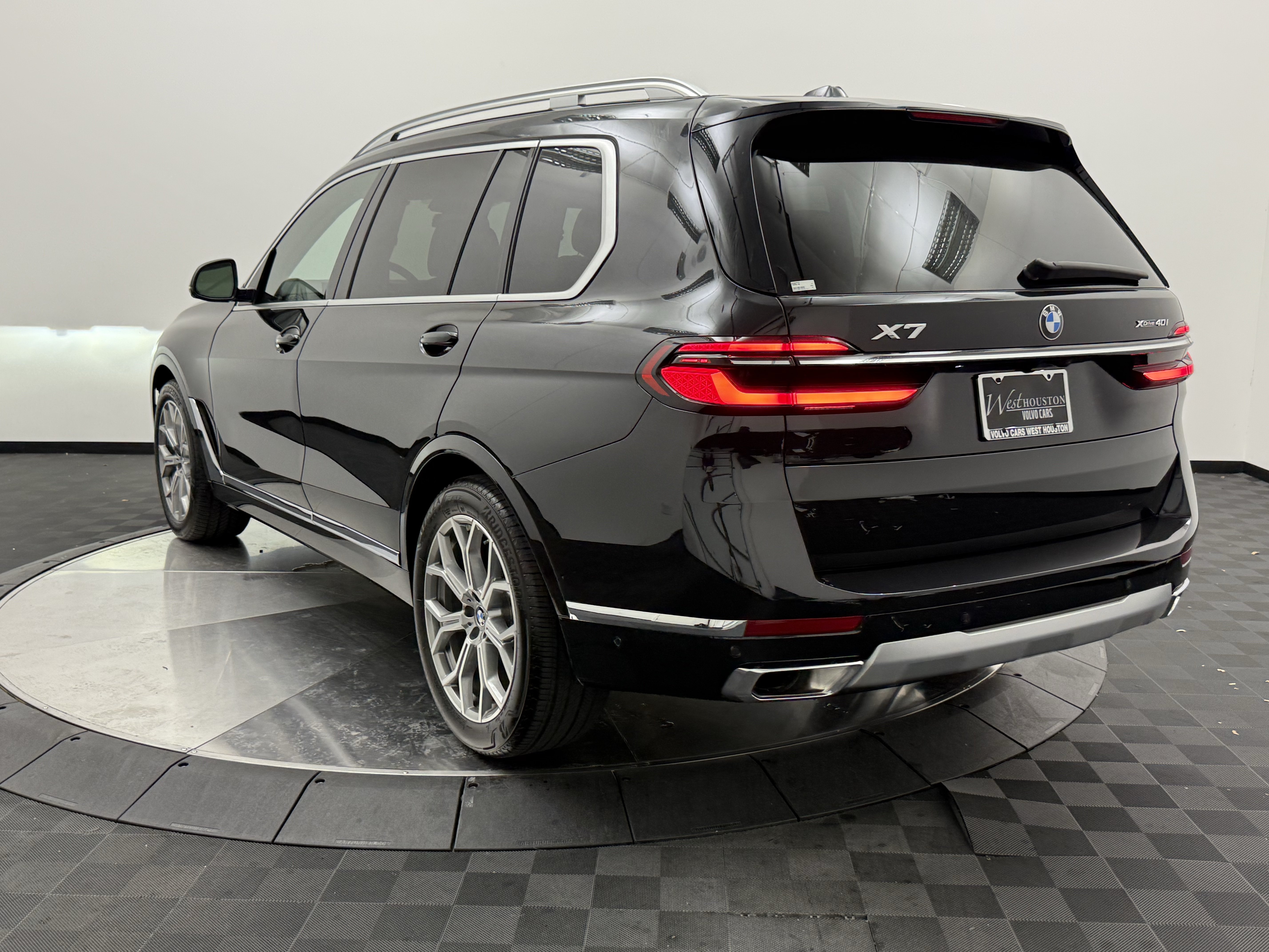 Used 2025 BMW X7 xDrive40i w/ Premium Package AWD/4WD image 5