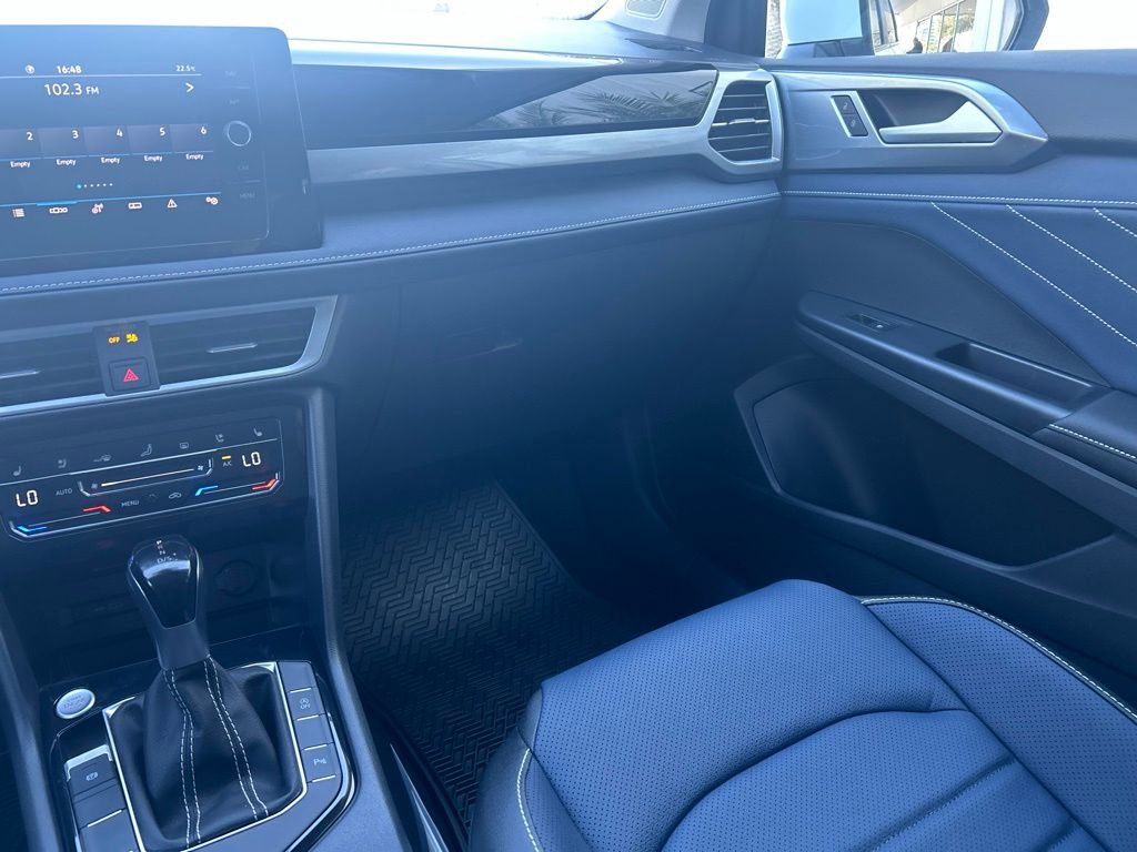 New 2026 Volkswagen Taos SEL image 11