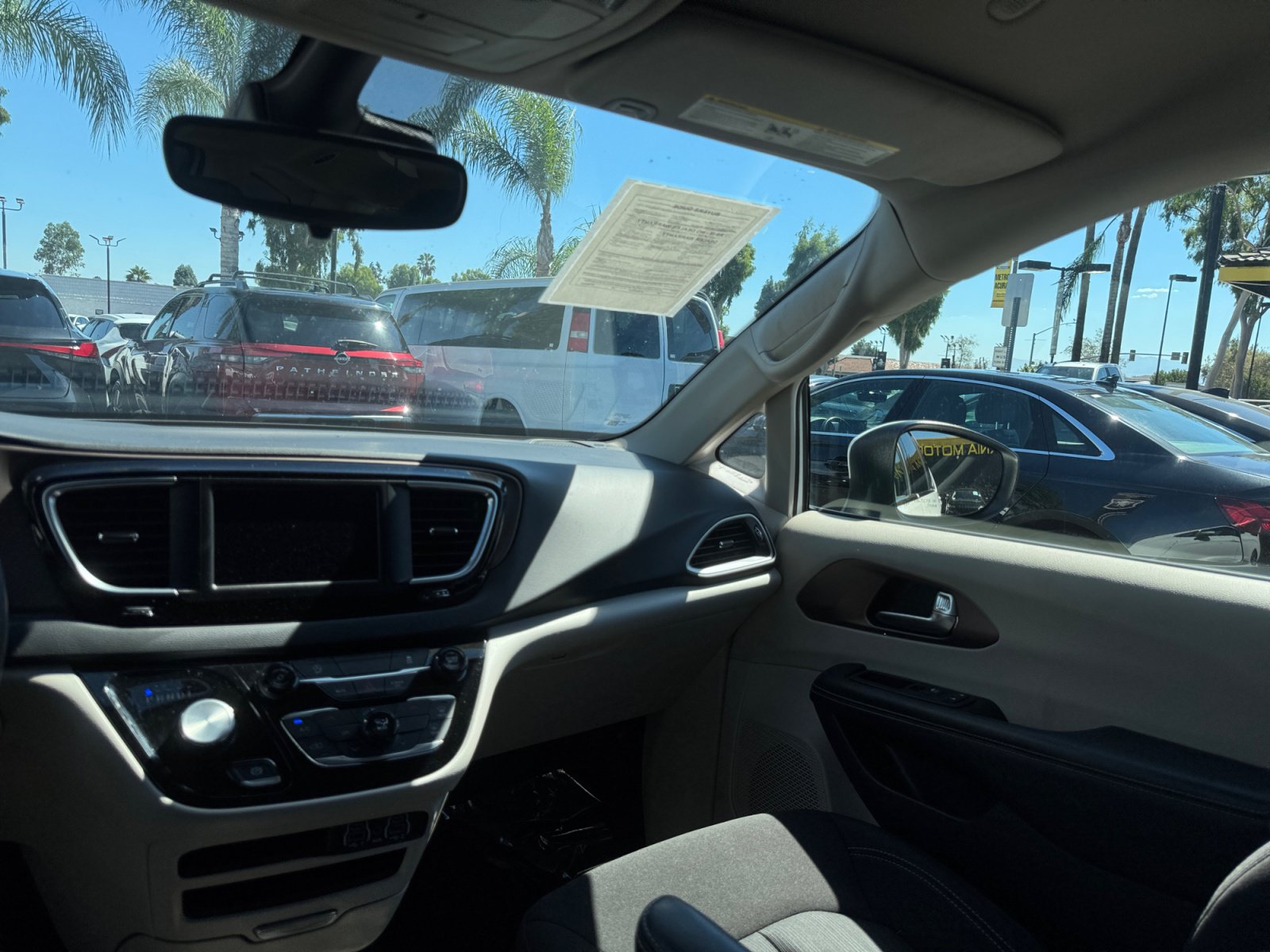 Used 2023 Chrysler Voyager LX FWD image 21