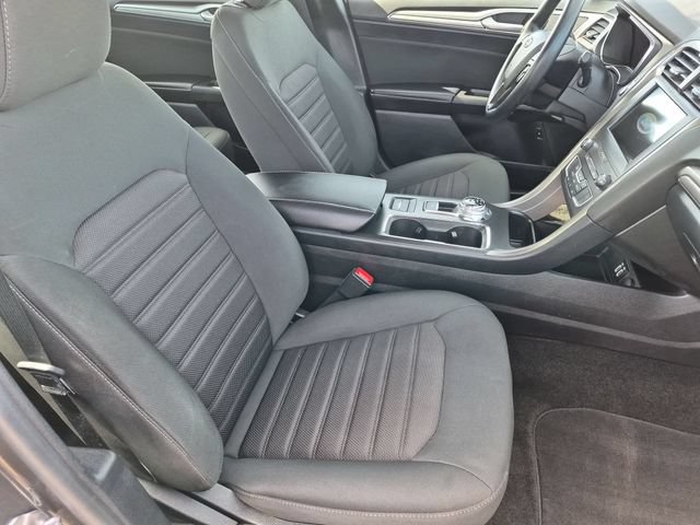 Used 2020 Ford Fusion SE FWD image 15