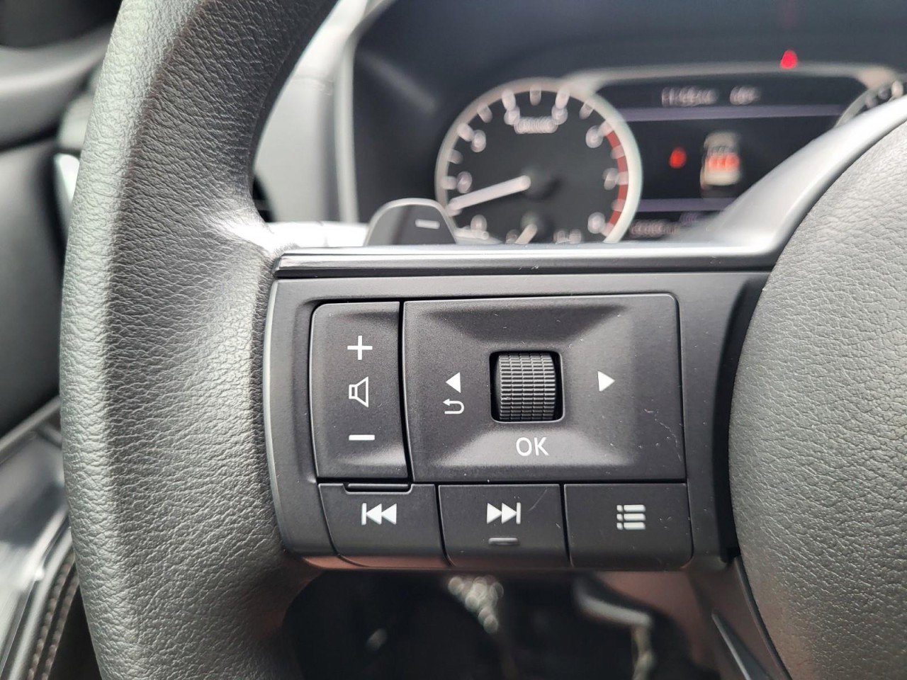 Used 2024 Nissan Rogue SV image 21