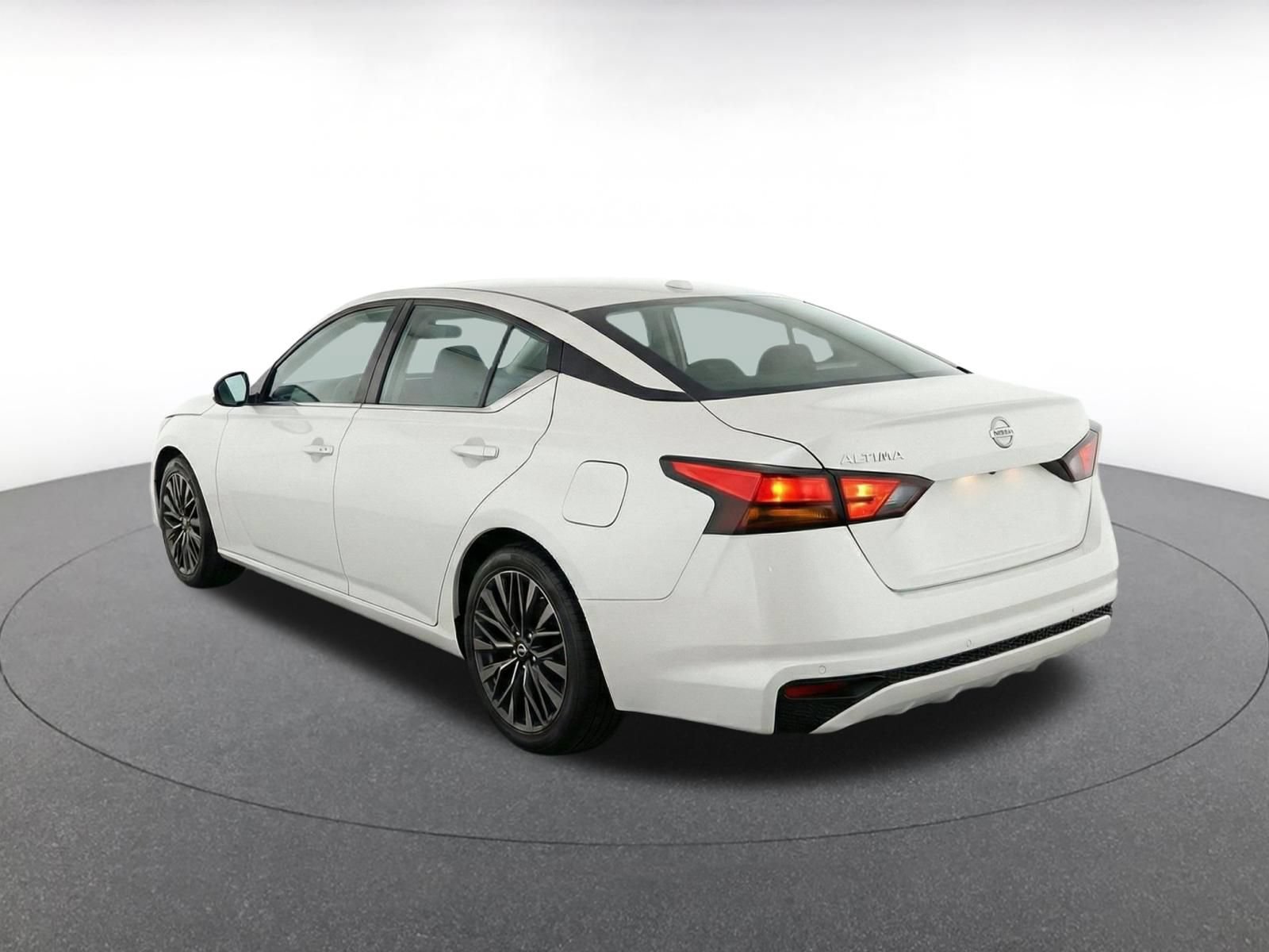 Used 2025 Nissan Altima 2.5 SV FWD image 6