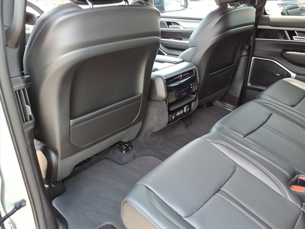 New 2026 Jeep Grand Wagoneer Limited w/ 8-Passenger Seating Package AWD/4WD image 16