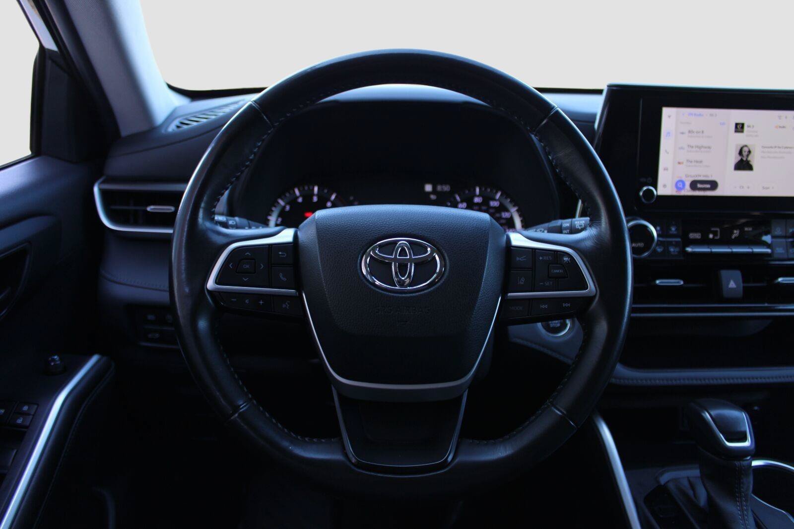 Used 2023 Toyota Highlander LE AWD/4WD image 27