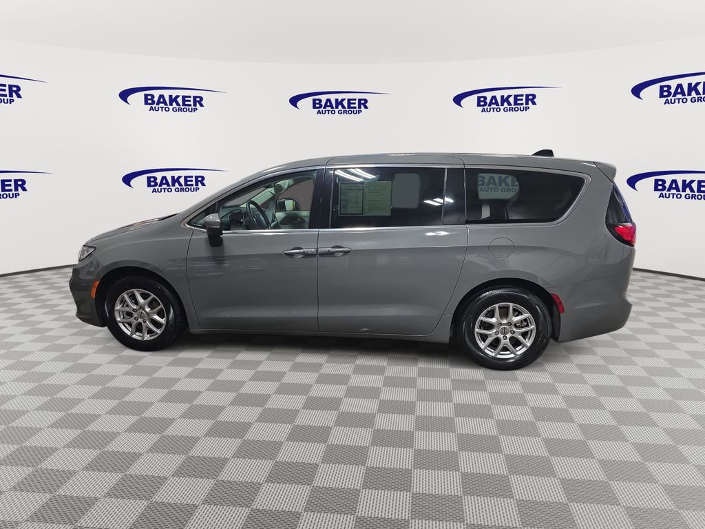 Used 2023 Chrysler Pacifica Touring-L image 8
