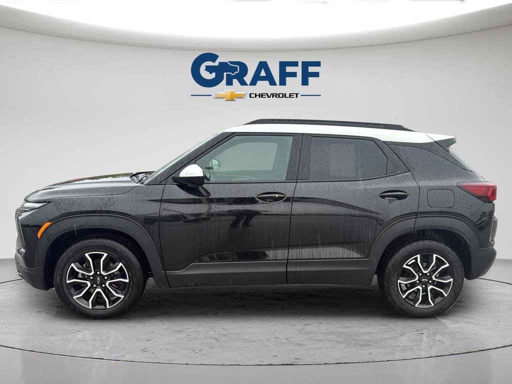 Used 2025 Chevrolet TrailBlazer ACTIV w/ Convenience Package FWD image 3