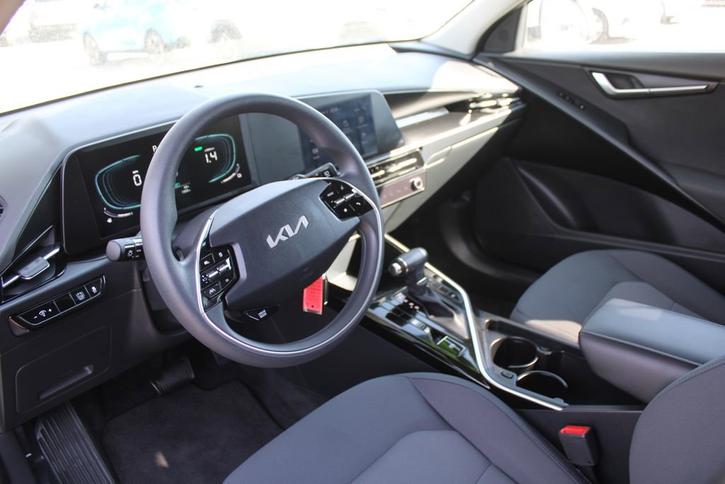 Used 2025 Kia Niro LX image 21