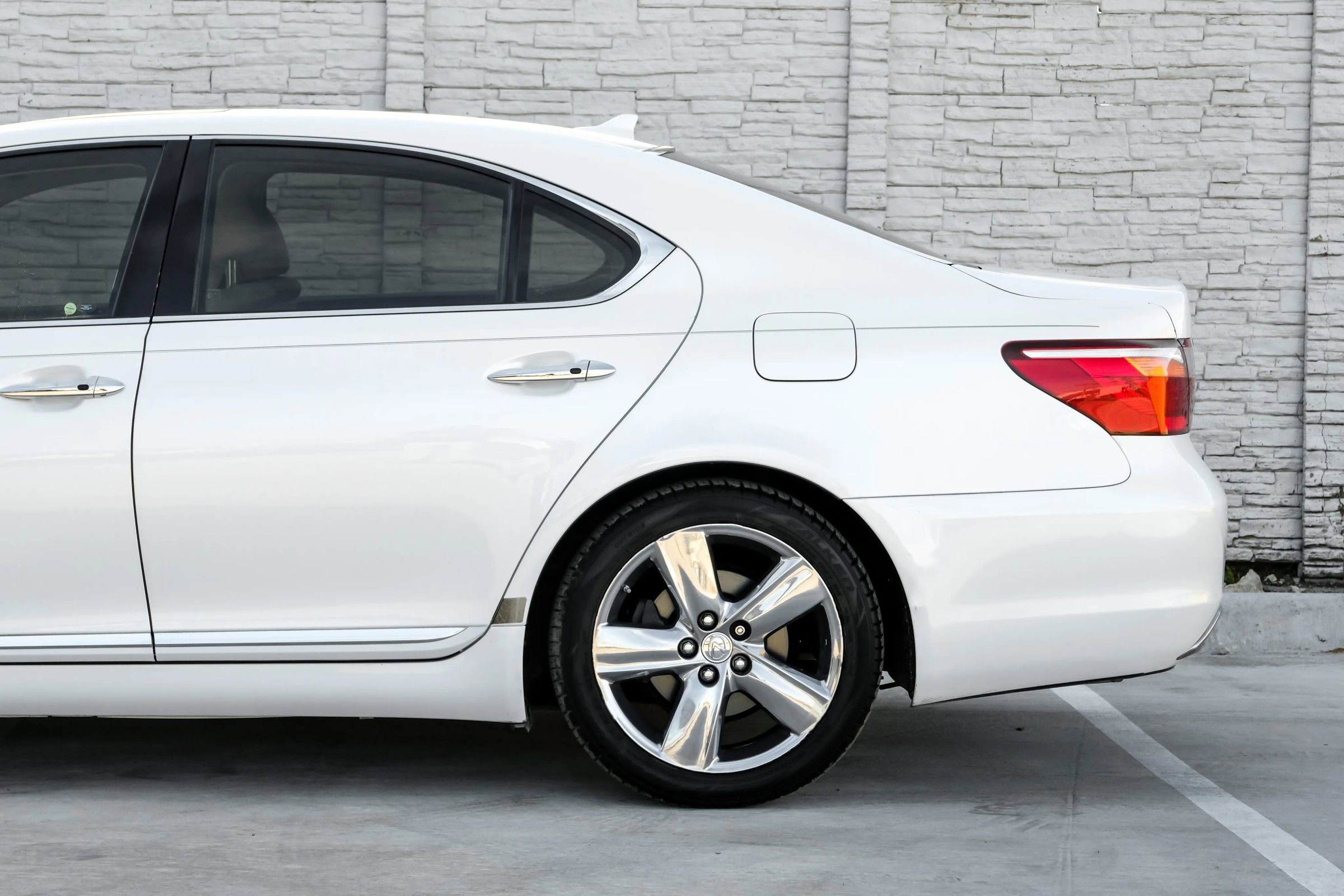 Used 2012 Lexus LS 460 image 11