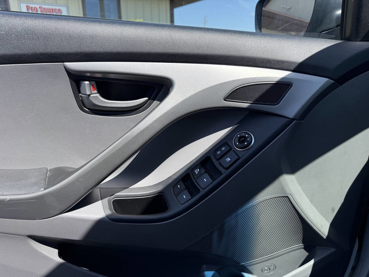Used 2016 Hyundai Elantra SE FWD image 14