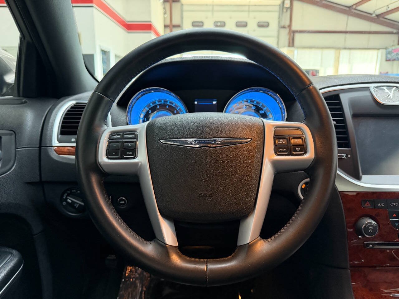 Used 2014 Chrysler 300 AWD w/ Driver Convenience Group image 22