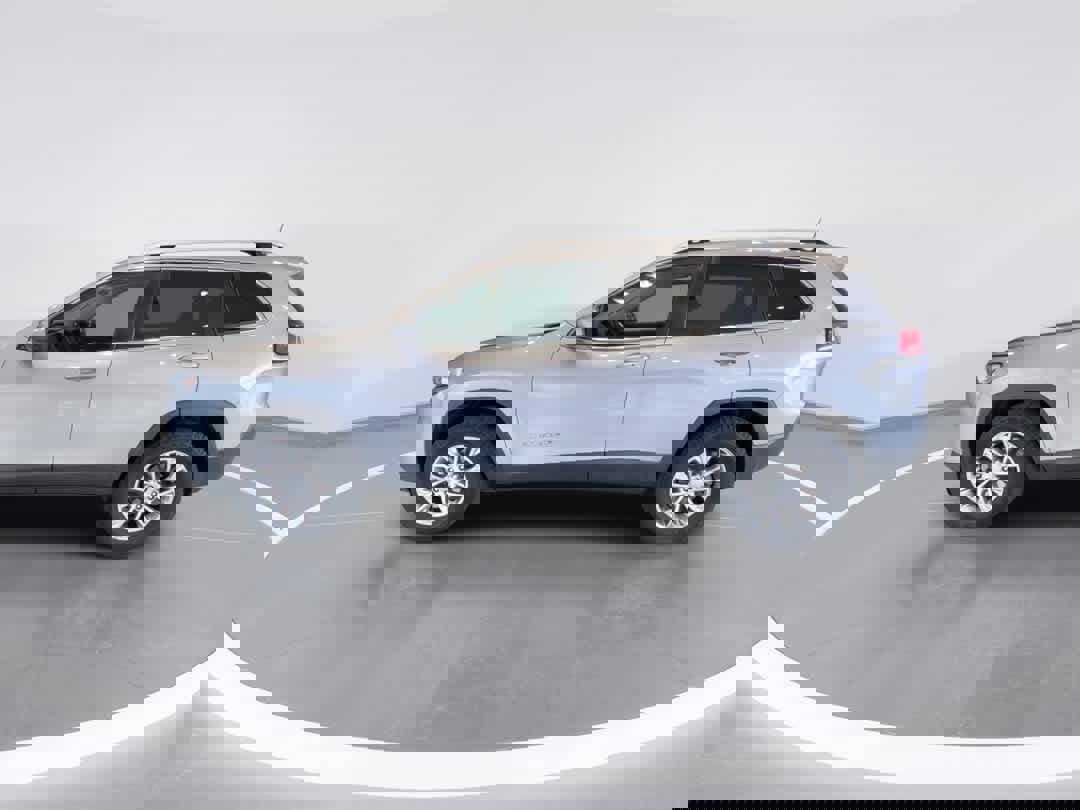 Used 2019 Jeep Cherokee Latitude Plus image 5