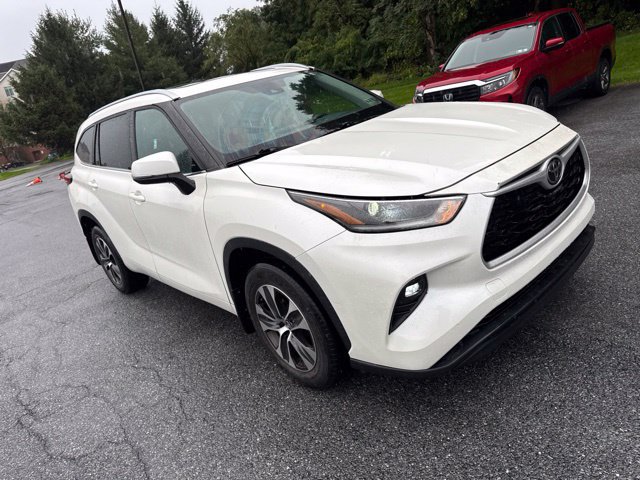 Used 2021 Toyota Highlander XLE AWD/4WD image 13