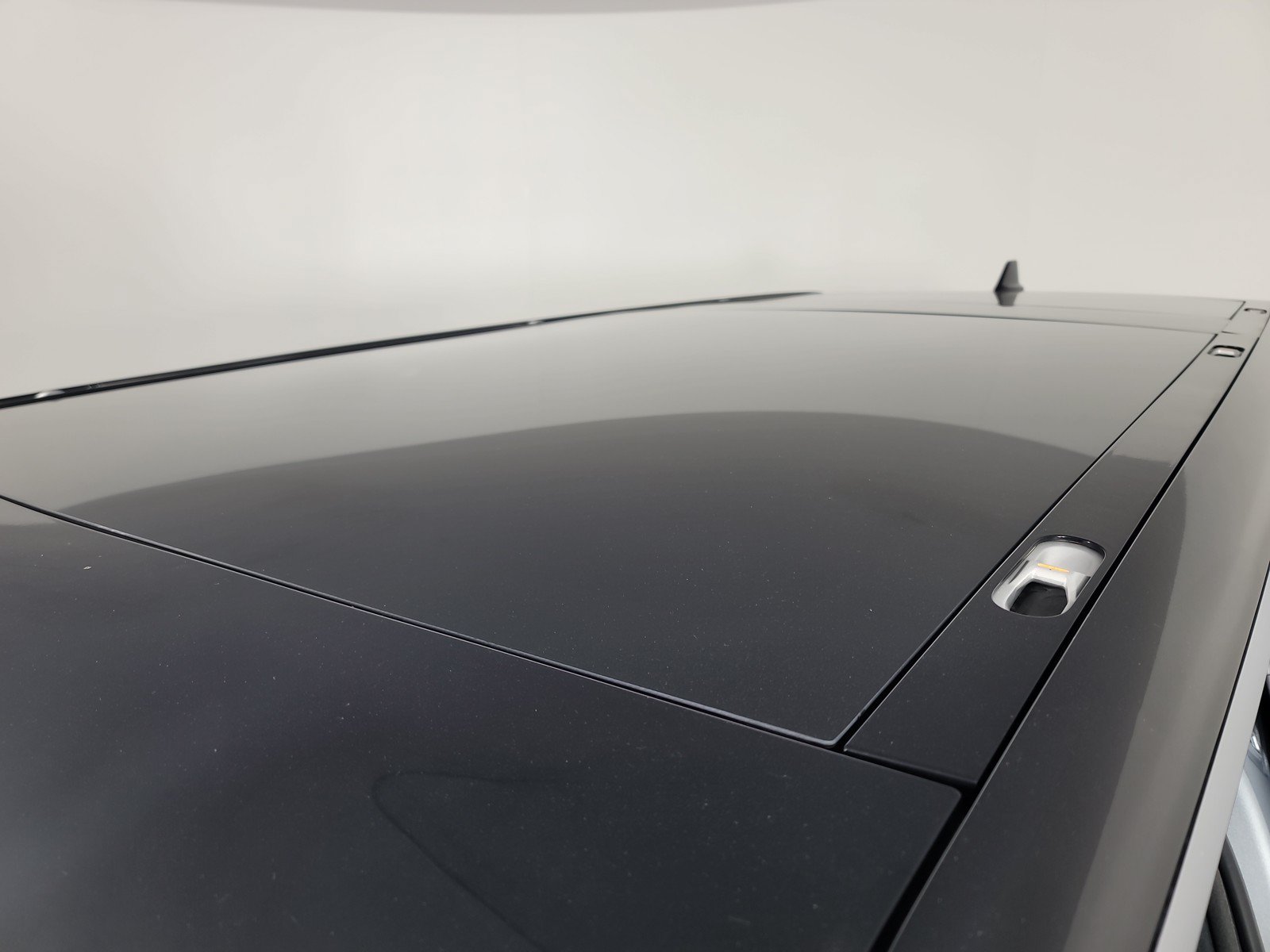 Used 2024 Rivian R1S Adventure AWD/4WD image 13