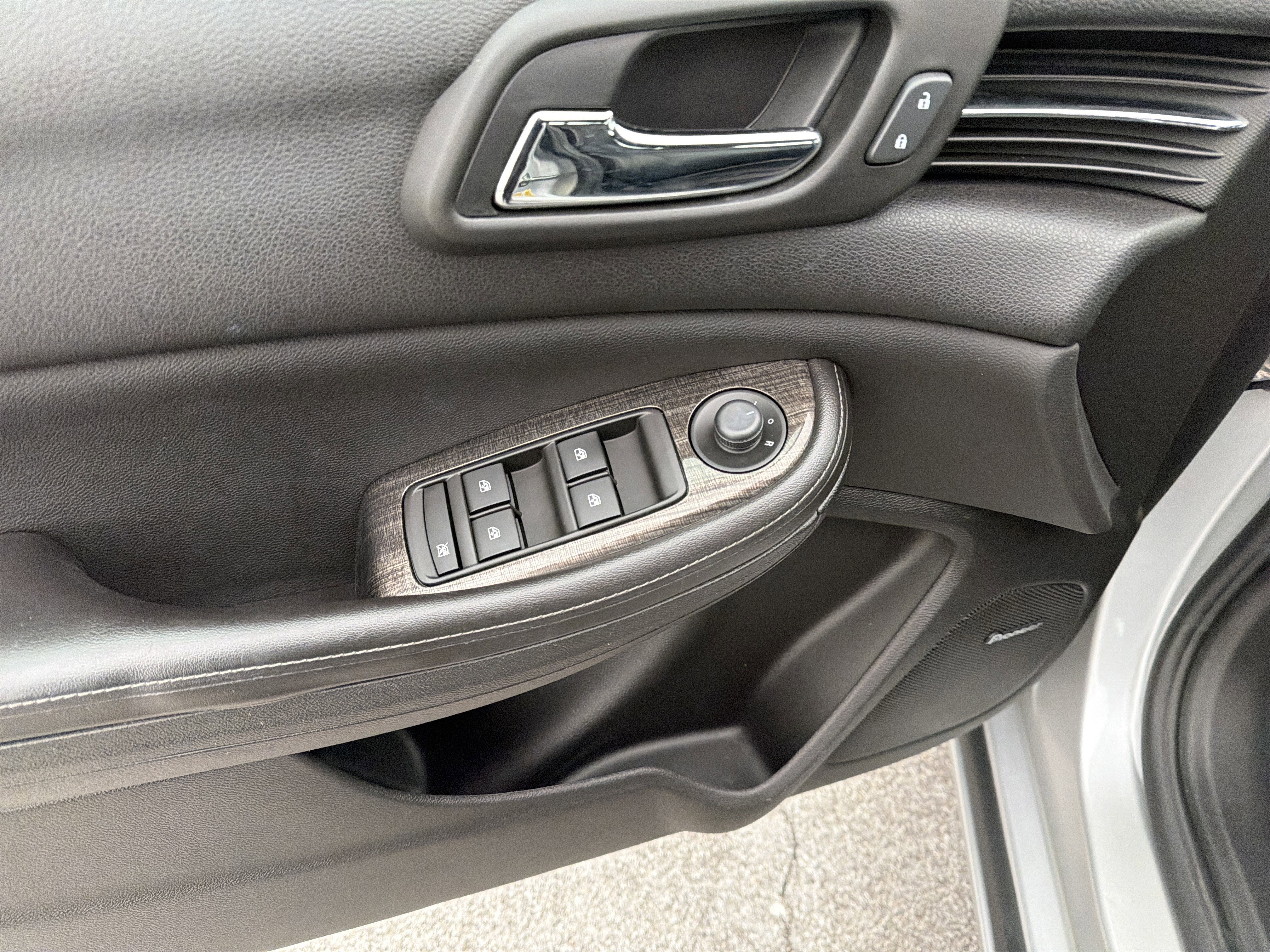 Used 2015 Chevrolet Malibu LT w/ Leather Package image 1