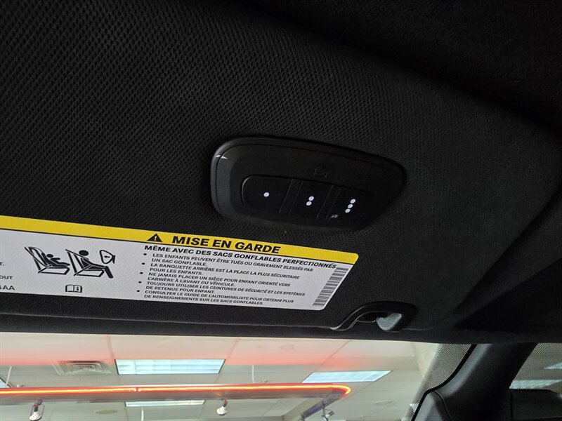 Used 2025 Chrysler Pacifica Select FWD image 32