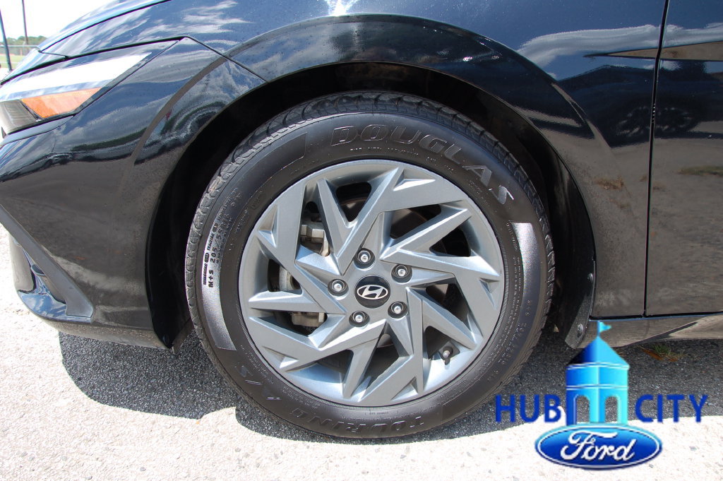 Used 2024 Hyundai Elantra SEL FWD image 9