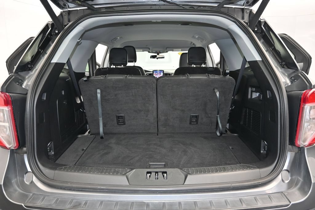 Used 2022 Ford Explorer XLT w/ Equipment Group 202A RWD image 11