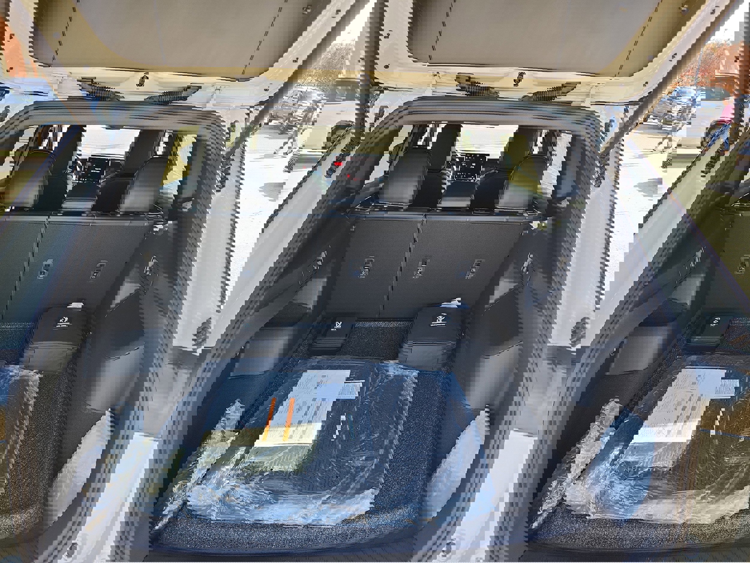 New 2026 Volkswagen Tiguan SE R-Line image 11