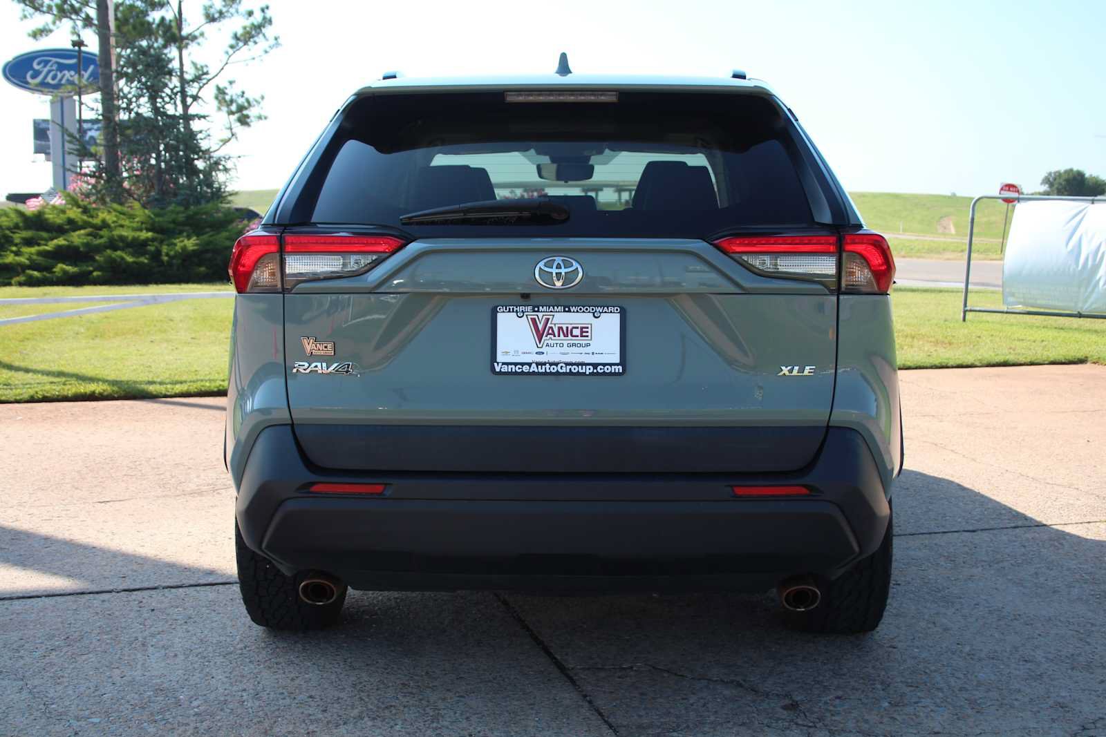 Used 2021 Toyota RAV4 XLE Premium FWD image 8
