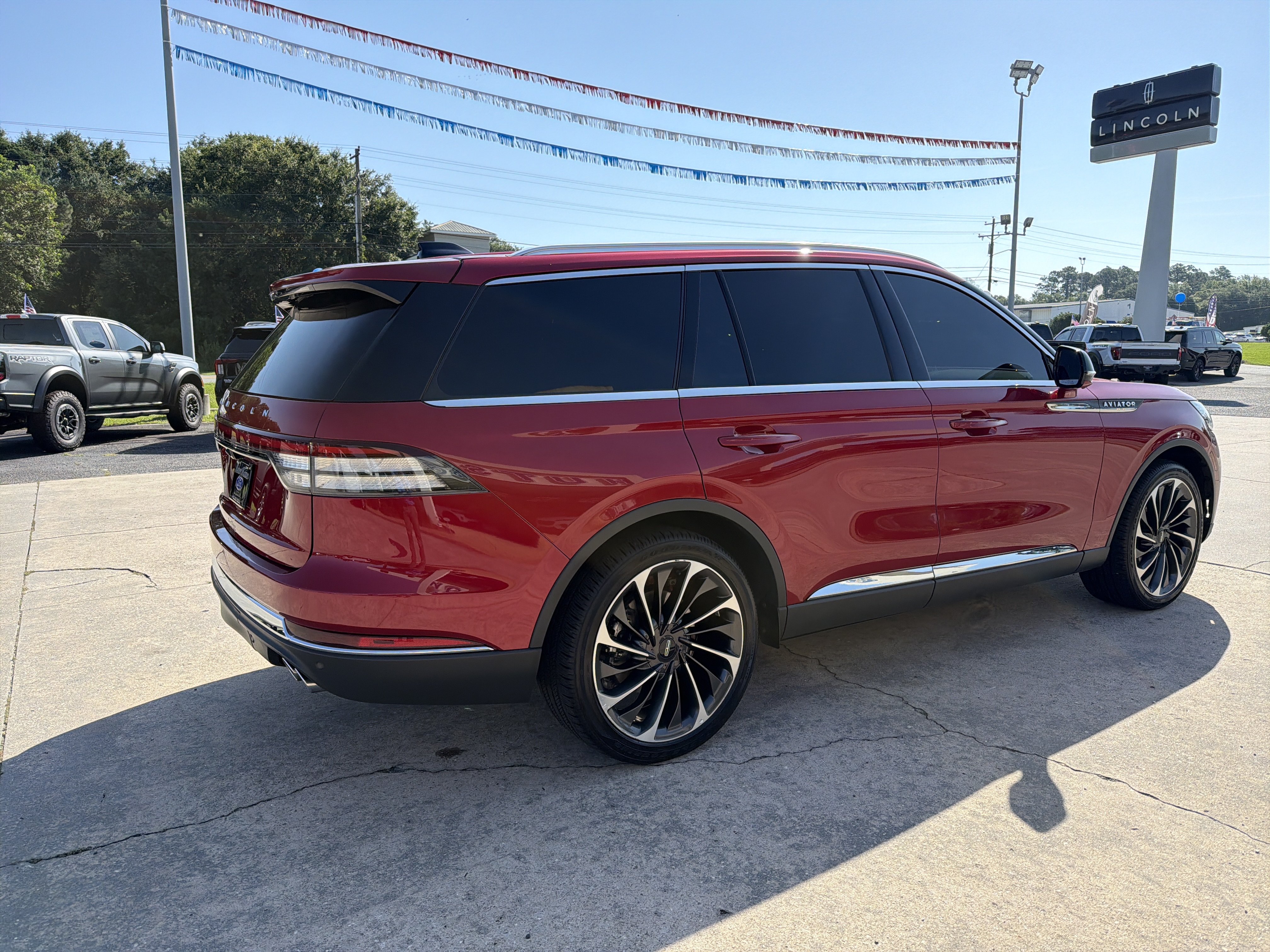 Used 2025 Lincoln Aviator Reserve w/ Luxury Package RWD image 6