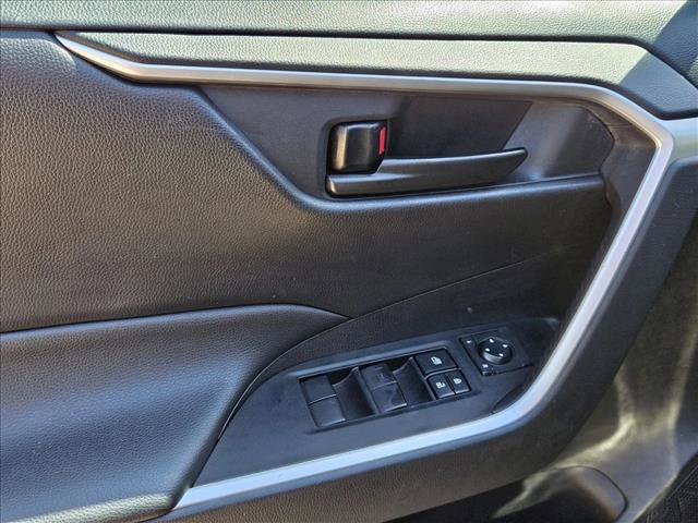 Used 2021 Toyota RAV4 LE image 21